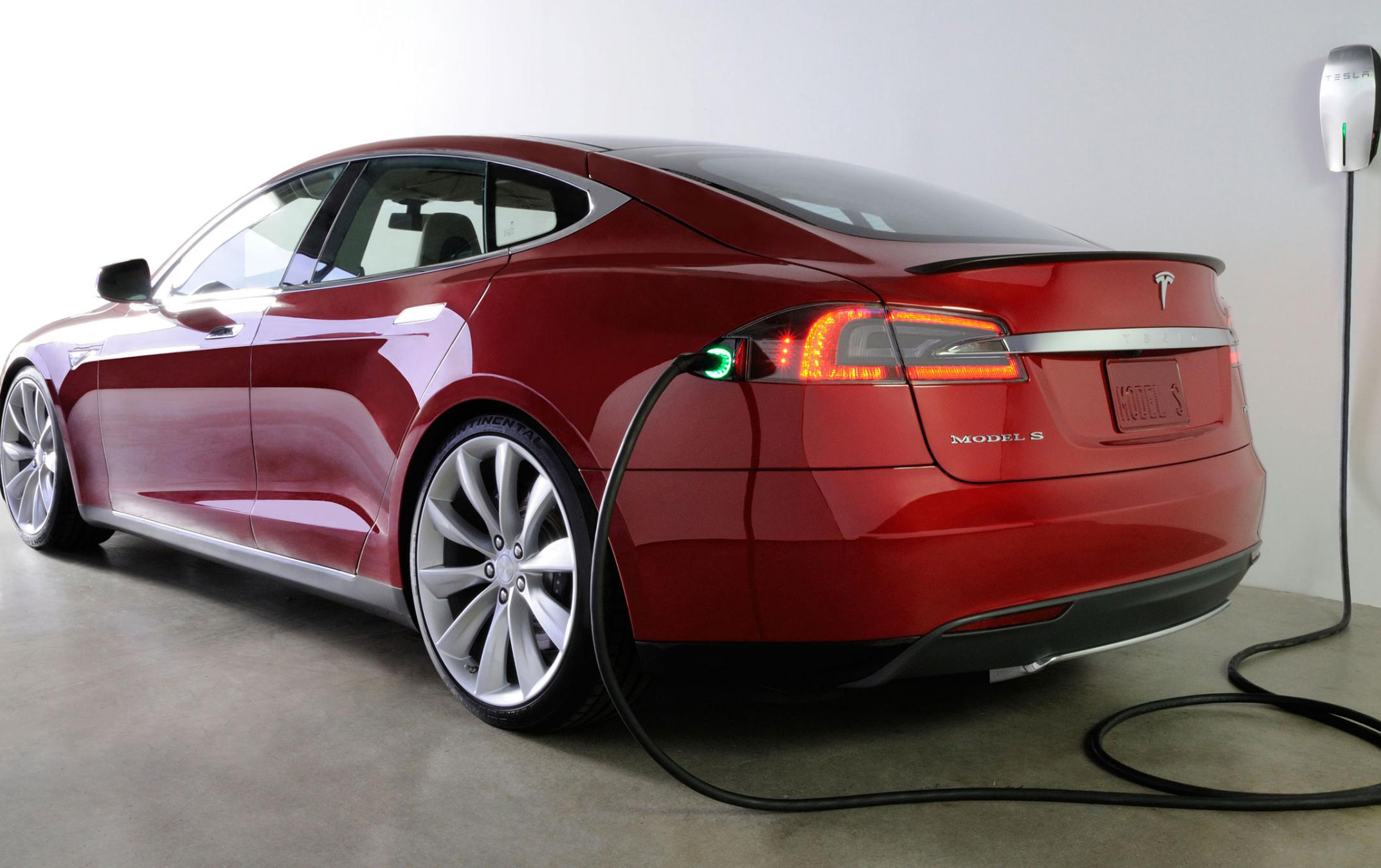 特斯拉招揽锂电池专家  研发新车低成本电池