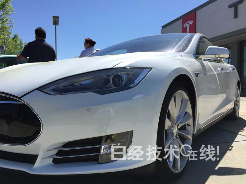 亲身感受特斯拉的“车非车，而是计算机”