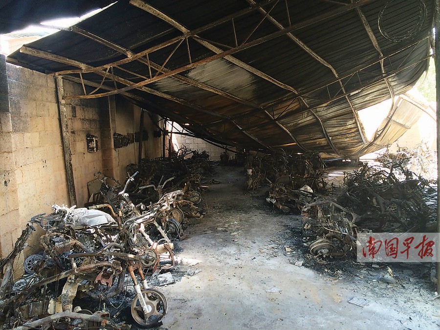车棚失火烧掉60多辆电动车  疑为电动车过充引起
