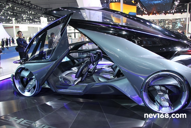 一步之遥  电动汽车离智能最近