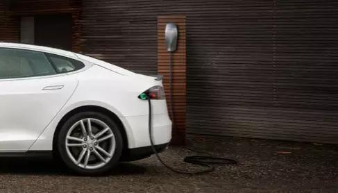 马斯克承诺：超级充电站对特斯拉车主永久免费 