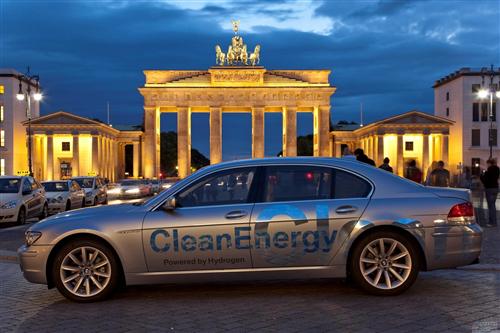 宝马燃料电池车本月将路试 联合车企建加氢站