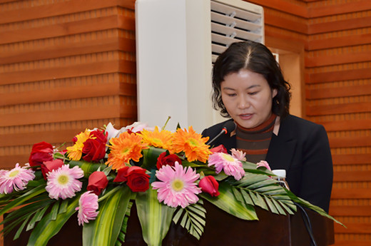 A股暴跌不止 中国女首富周群飞身家蒸发424亿