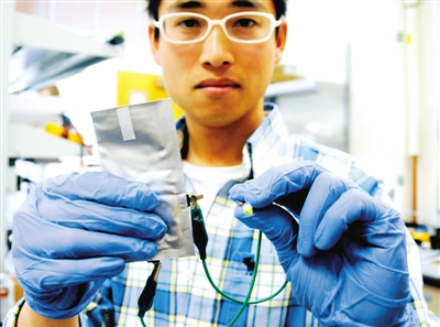 华人教授研发高性能铝离子电池 一分钟充满电