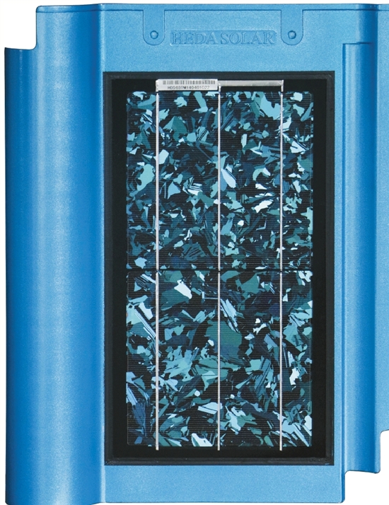 光伏电池做进瓦片里 民居屋顶变太阳能电站