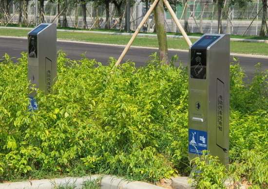 广州上半年建成1500多个充电桩 下半年任务艰巨