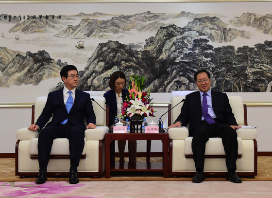 工信部副部长毛伟明会见韩国三星SDI总裁赵南成