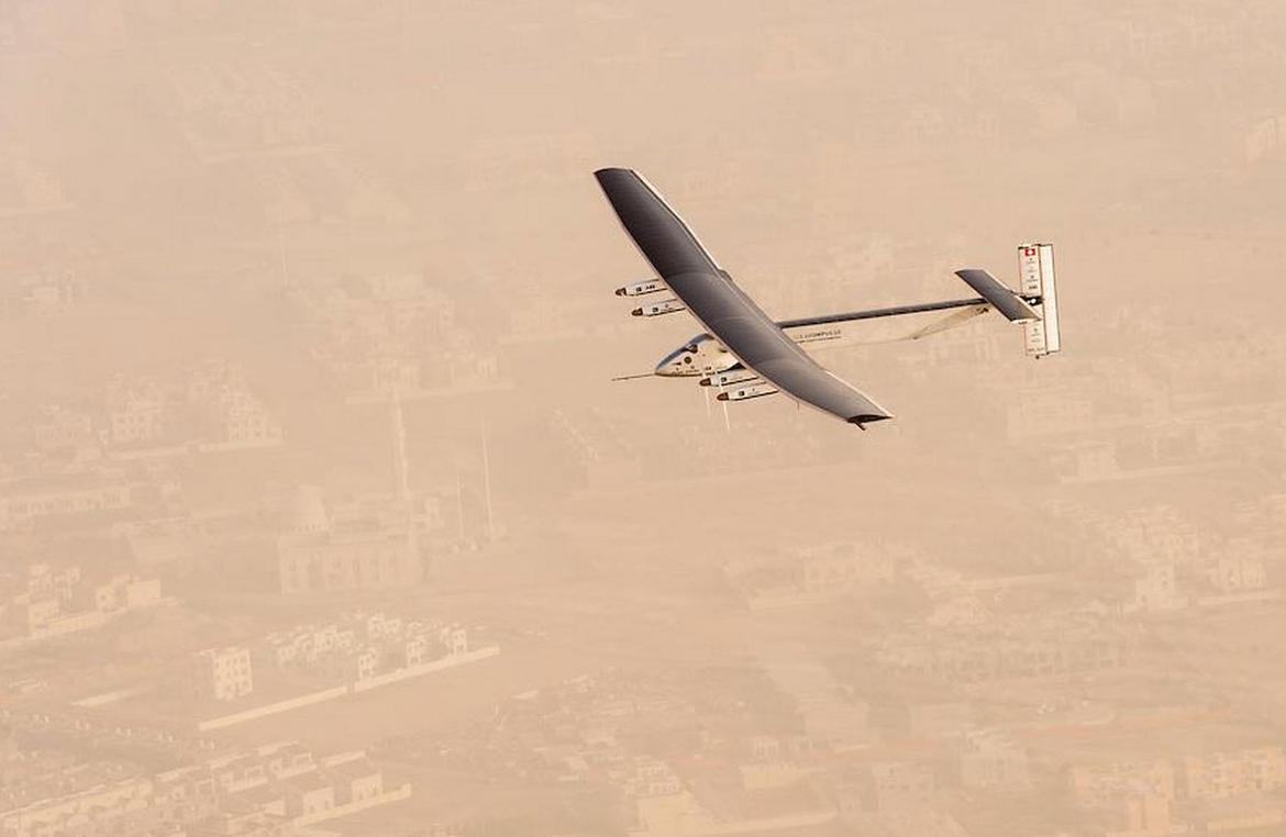 瑞士太阳能飞机的环球之旅中断 因锂蓄电池损坏