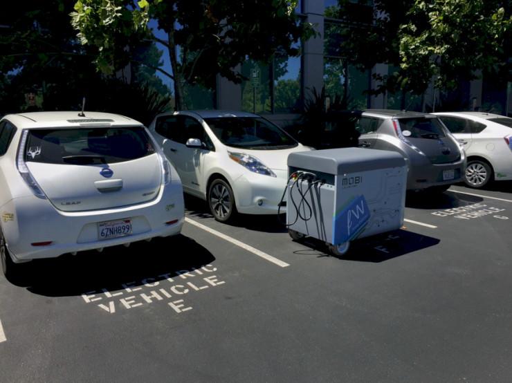 旧电池变身超大“移动电源” 解决电动车充电问题