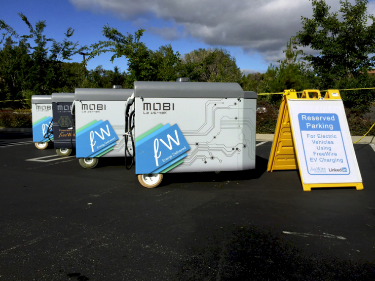 旧电池变身超大“移动电源” 解决电动车充电问题