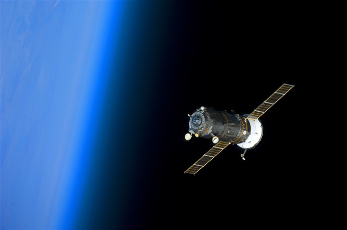 俄"联盟号"飞船用一块太阳能电池即可安全飞行