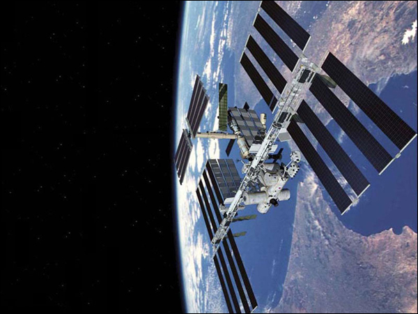 俄"联盟号"飞船用一块太阳能电池即可安全飞行