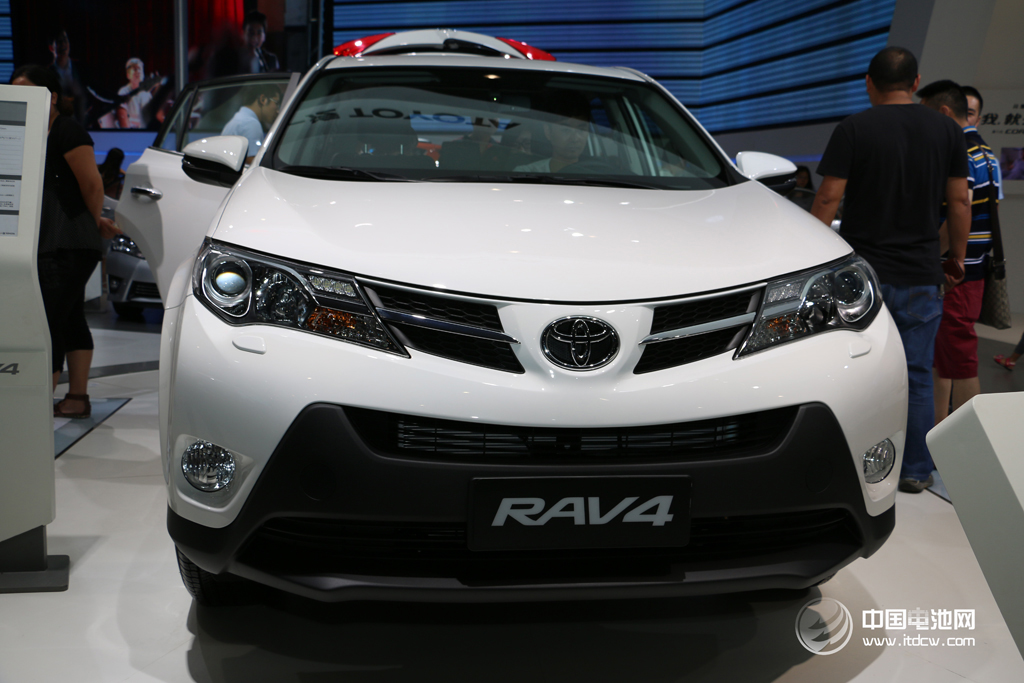 崔东树：新能源汽车行业巨资涌入 盲目扩张风险大