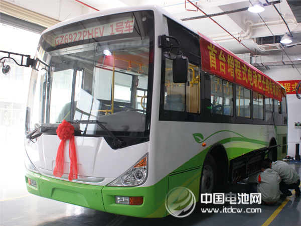 亿纬锂能首台增程式电动巴士在惠州运行成功