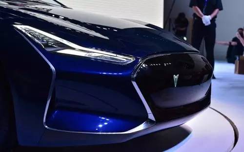 动力电池厂和车企须同步成长 电动车“拼凑潮”该歇了