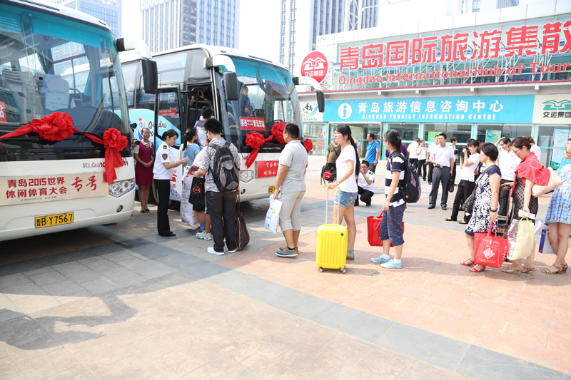 青岛至莱西全国首条纯电动城际公交线路 休体大会专号开通