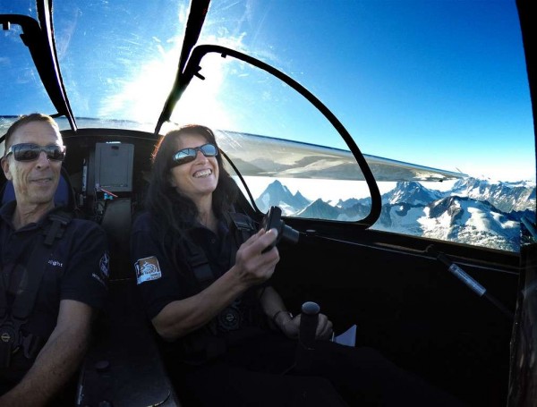 全球首架双座可乘用太阳能飞机 双向飞越阿尔卑斯山脉