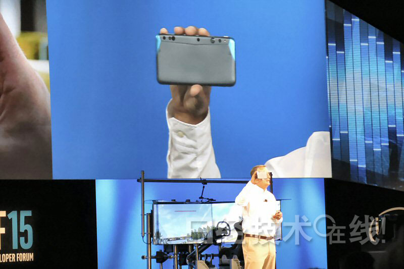 英特尔演示RealSense智能手机 适用于谷歌Tango项目