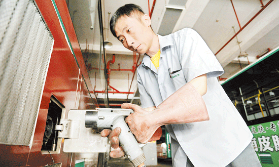 新能源车推广相对滞后 云南首座充电站5年无电动汽车光顾