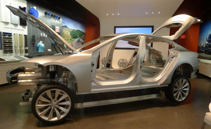 特斯拉安全存疑 销量不佳深陷漩涡 未来可期？