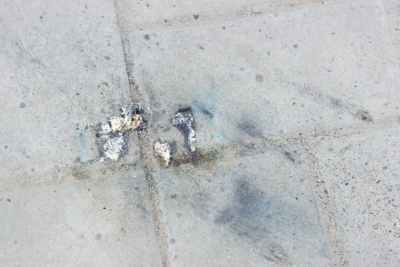 遥控飞机疑因信号被屏蔽 飞行途中电池坠地爆炸