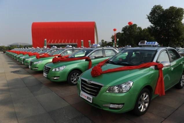 ，目前武汉新能源汽车示范推广数量达3041台，全市拥有充电设施684台，这意味着平均每4.4辆新能源汽车就能共用一台充电设施。 