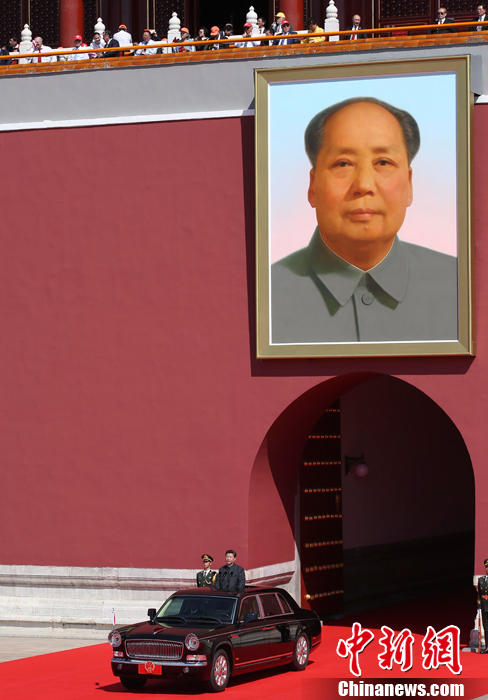 胜利日大阅兵：习近平坐国产红旗车检阅部队 