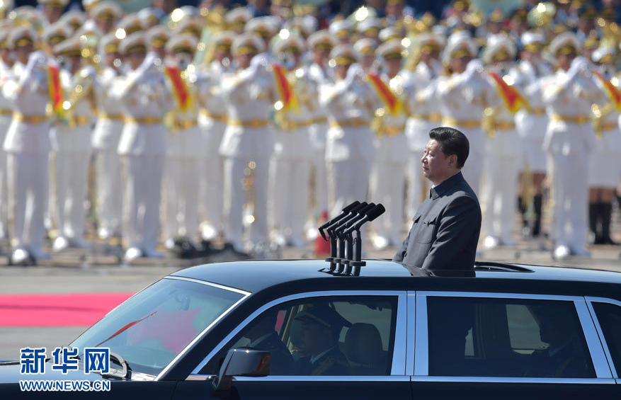 胜利日大阅兵：习近平坐国产红旗车检阅部队 