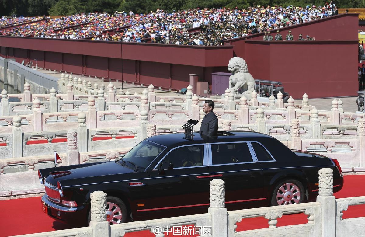 胜利日大阅兵：习近平坐国产红旗车检阅部队 