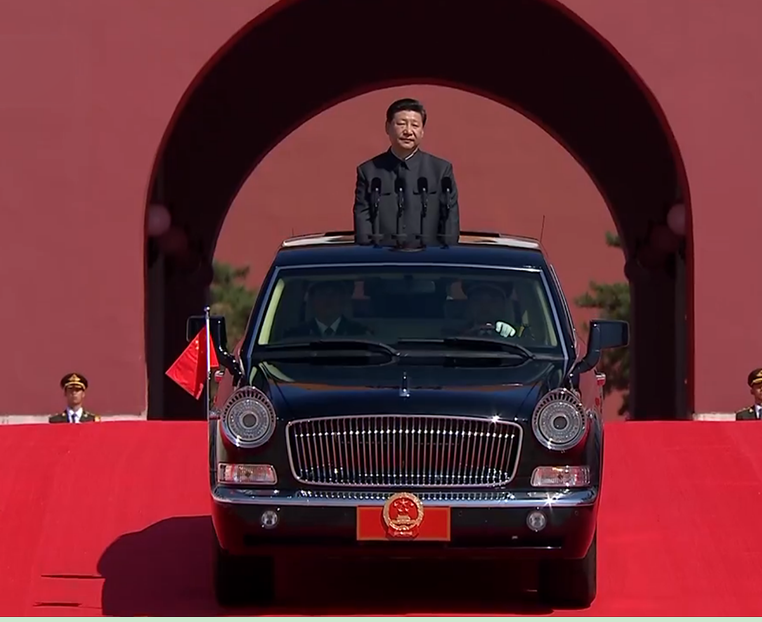 胜利日大阅兵：习近平坐国产红旗车检阅部队 