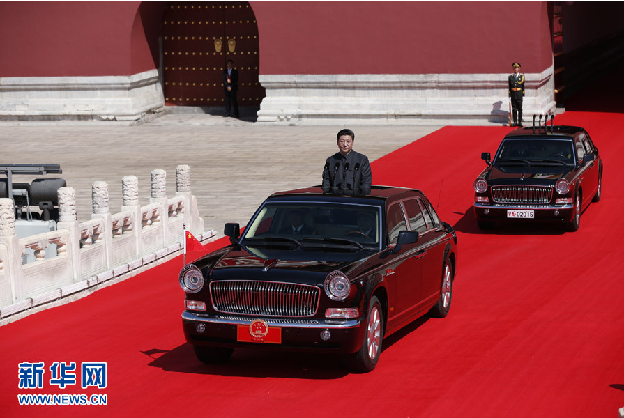 胜利日大阅兵：习近平坐国产红旗车检阅部队 