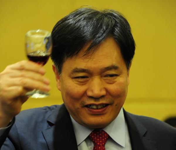 保利协鑫上半年净利逾8亿港元 光伏材料毛利率达24.1%