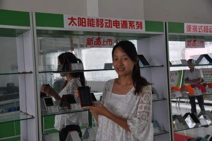 颠覆传统充电模式 郑州批量生产太阳能移动电源