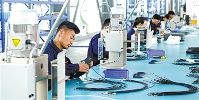 锂电池 “青海造”世界大牌  青海新能源产业链显集群效应