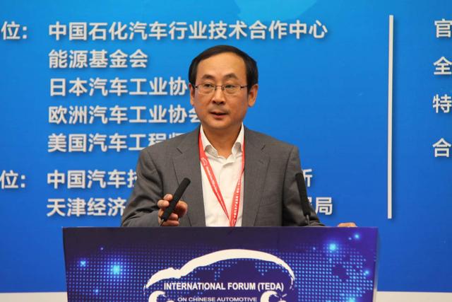 中国汽车工程学会常务副理事长兼秘书长 张进华