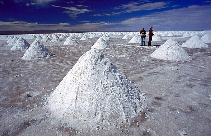 全球锂资源供给偏紧 9月投资首选新能源汽车标的 