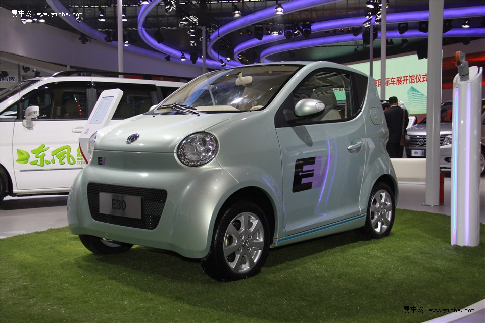 东风风神E30电动汽车降价 微型电动车显被动