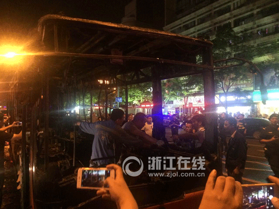 杭州自燃公交车自动灭火器为何失灵？45辆同款车全停运