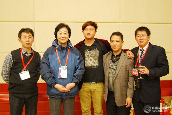 中国电池网创始人于清教与天津自行车协会理事长龚晓燕等合影