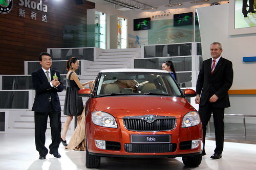 上汽集团：借科创发力新能源车 将推高端电动产品