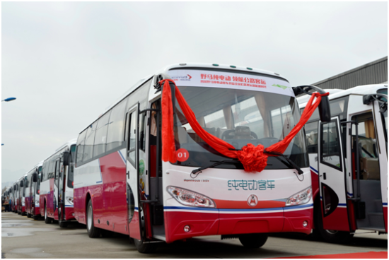 川汽野马交付首批新能源客车 续航里程达250公里