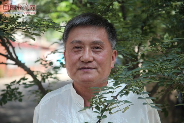 伯恩光学控制人杨建文