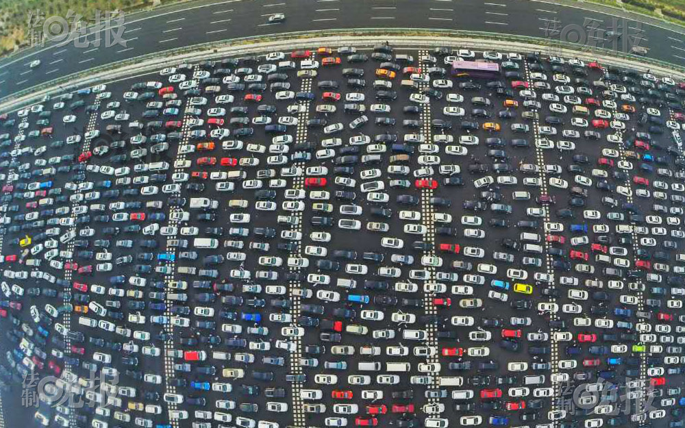 国庆假期返程纪录片：瞧瞧，这大停车场 ！