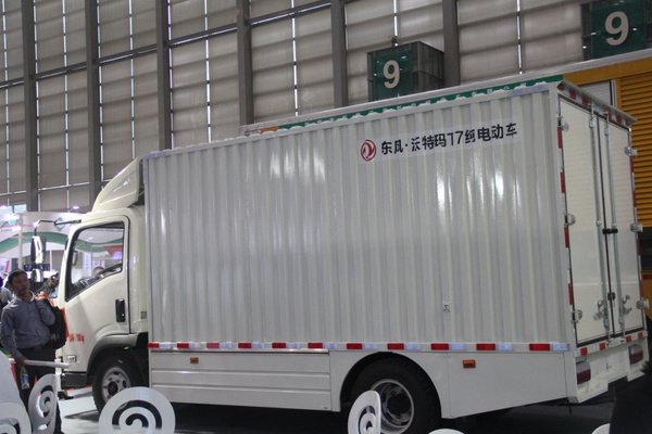 东风特汽第2000辆纯电动物流车下线 与沃特玛合作