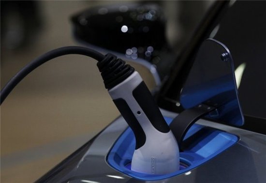 石墨烯超级电容充电只需4分钟 电动车短板破解?