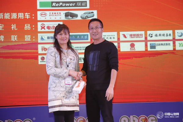 锂电“达沃斯”举行盛大欢迎晚宴 中外嘉宾同台交流