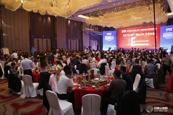 锂电“达沃斯”举行盛大欢迎晚宴 中外嘉宾同台交流