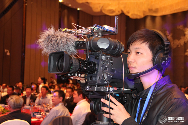 锂电“达沃斯”举行盛大欢迎晚宴 中外嘉宾同台交流