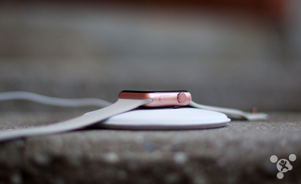 苹果首款无线充电基座上市再遐想  iPhone会有吗？