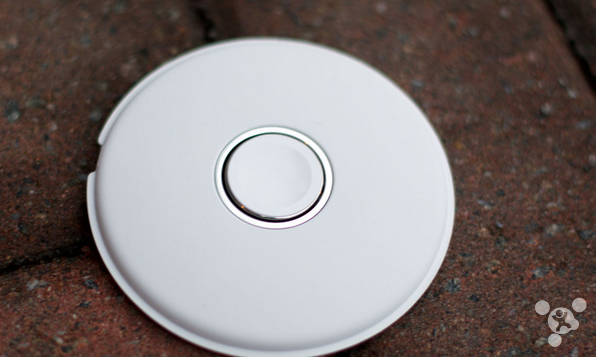 苹果首款无线充电基座上市再遐想  iPhone会有吗？